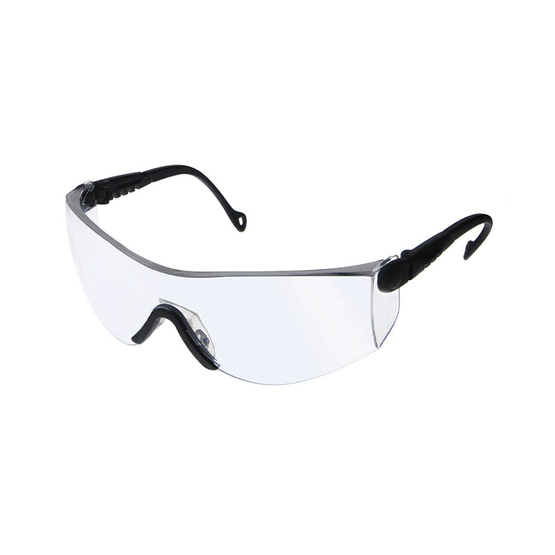 How do goggles intelligently adapt to strong light, low light, and sudden changes in lighting conditions?